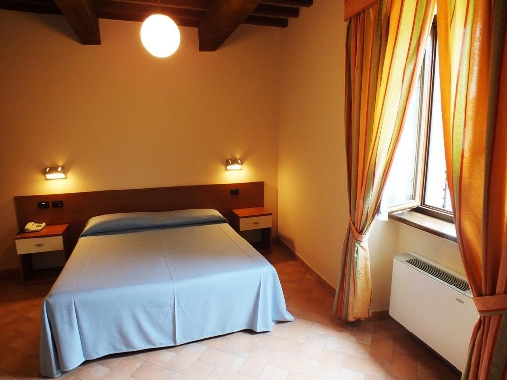 Hotel Santa Chiara SantʼAngelo in Vado Pokój zdjęcie