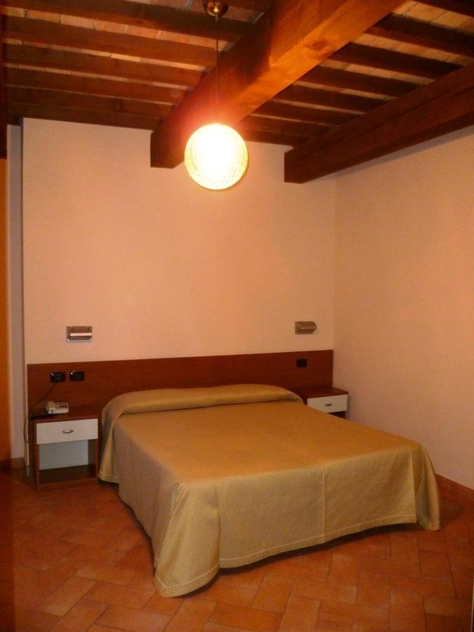 Hotel Santa Chiara SantʼAngelo in Vado Pokój zdjęcie